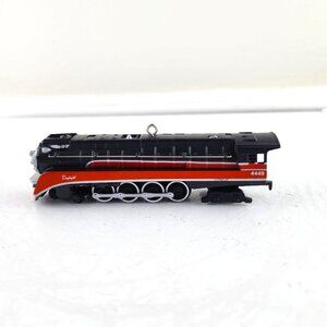 Hallmark Keepsake Ornament Die Cast 4449 Daylight Lionel Steam Locomotive Train